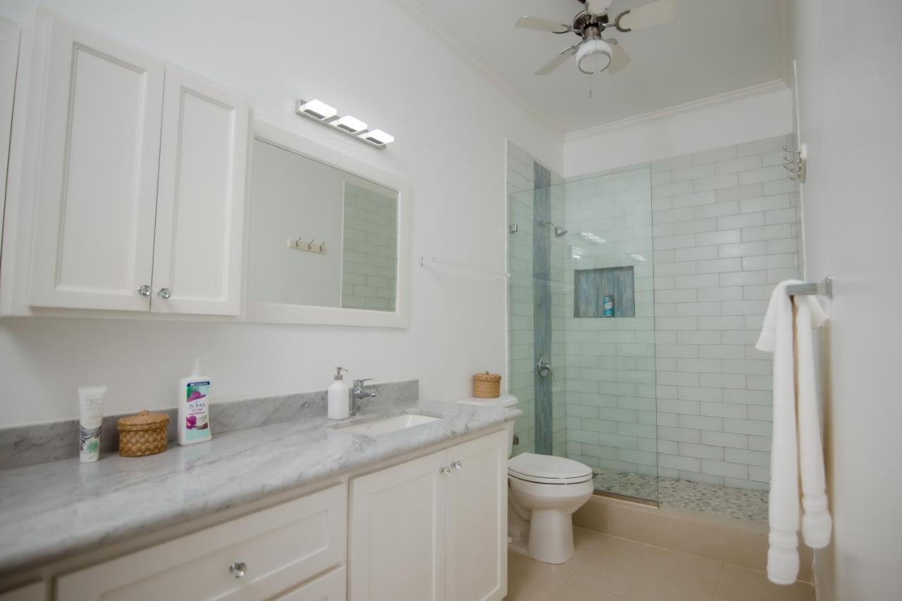 Ocho Rios Penthouse At Whispering Seas Apartment Bagian luar foto