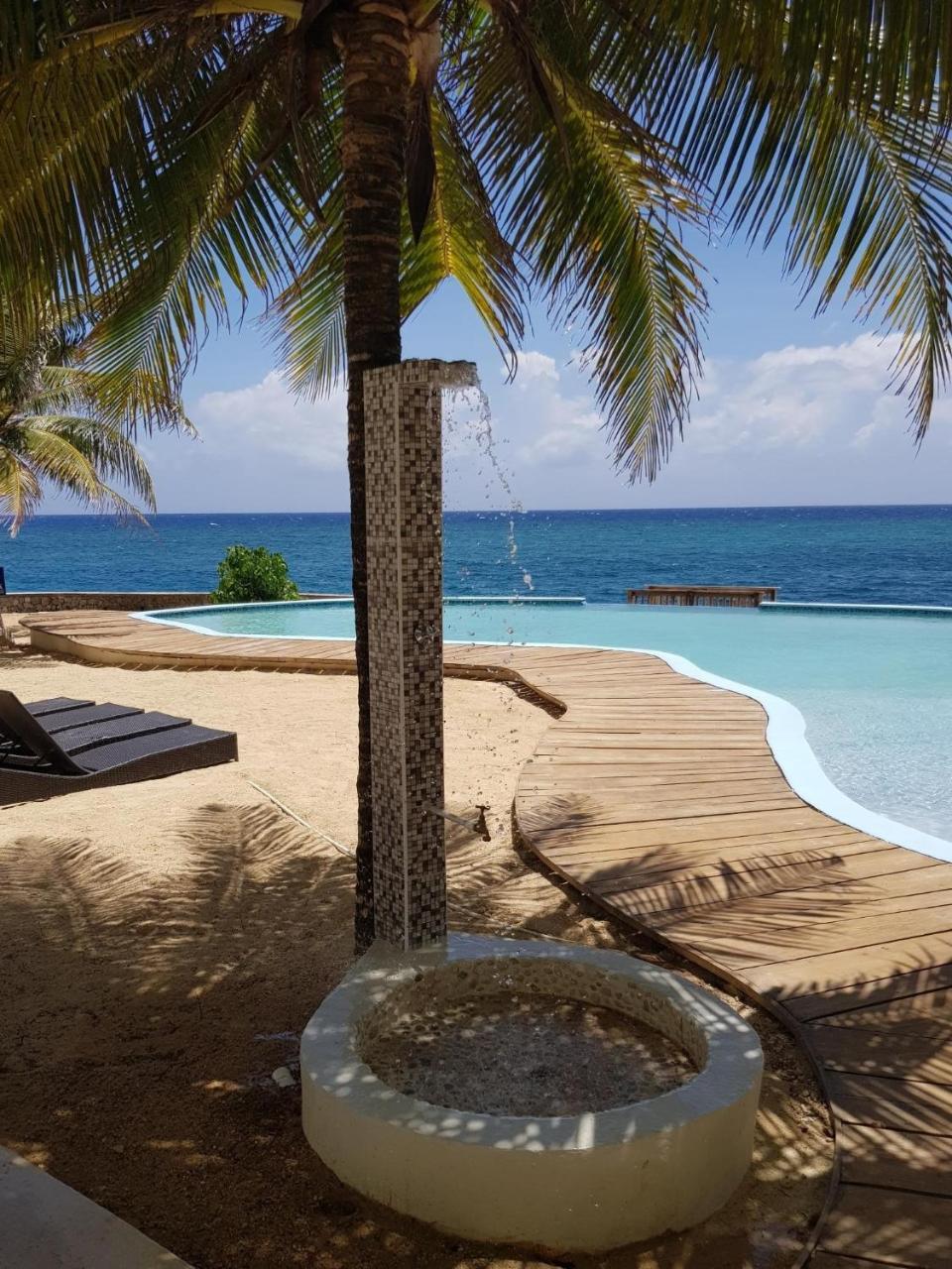 Ocho Rios Penthouse At Whispering Seas Apartment Bagian luar foto