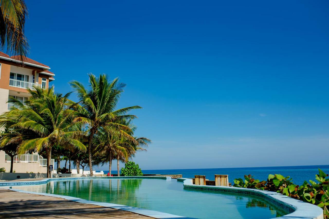 Ocho Rios Penthouse At Whispering Seas Apartment Bagian luar foto